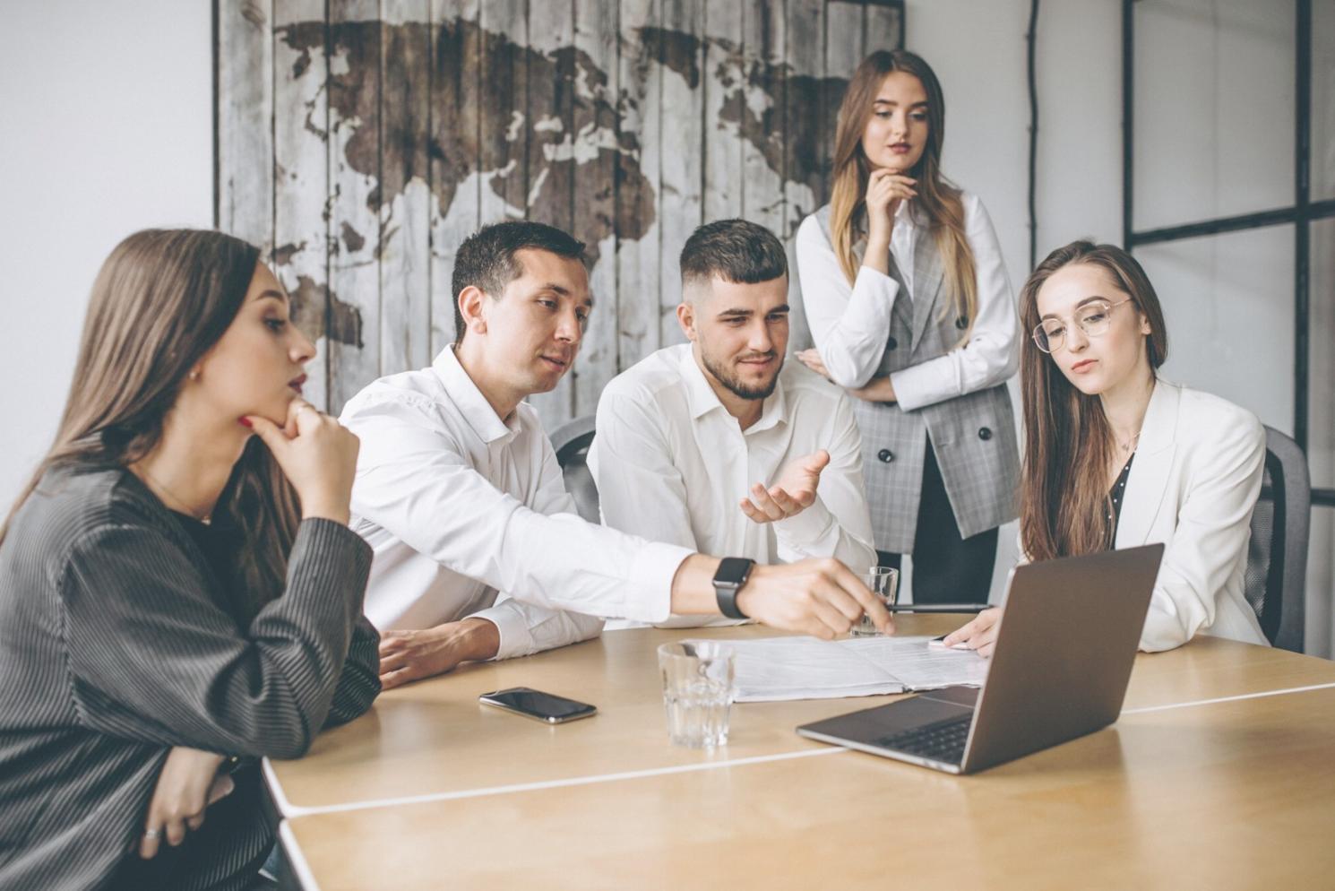 Espace de formation avec outils financiers modernes
